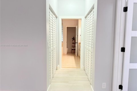 House in Pembroke Pines, Florida 4 bedrooms, 202.06 sq.m. № 1968993 - photo 21