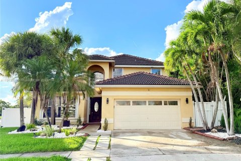 House in Pembroke Pines, Florida 4 bedrooms, 202.06 sq.m. № 1968993 - photo 2