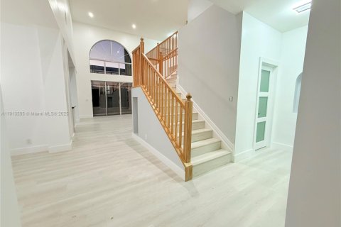 House in Pembroke Pines, Florida 4 bedrooms, 202.06 sq.m. № 1968993 - photo 5