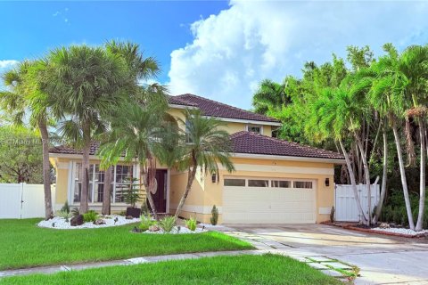 House in Pembroke Pines, Florida 4 bedrooms, 202.06 sq.m. № 1968993 - photo 1