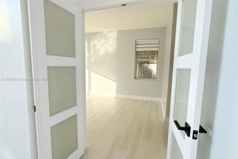 House in Pembroke Pines, Florida 4 bedrooms, 202.06 sq.m. № 1968993 - photo 18