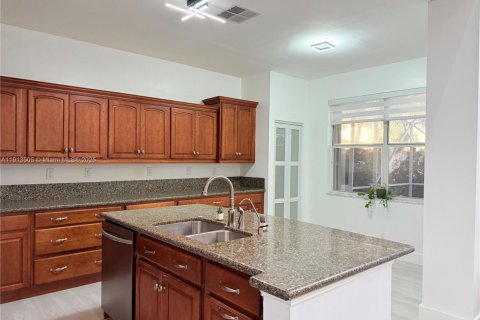 House in Pembroke Pines, Florida 4 bedrooms, 202.06 sq.m. № 1968993 - photo 30