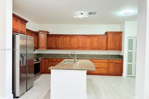 House in Pembroke Pines, Florida 4 bedrooms, 202.06 sq.m. № 1968993 - photo 29