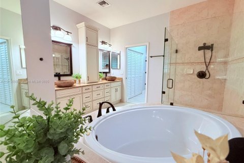 House in Pembroke Pines, Florida 4 bedrooms, 202.06 sq.m. № 1968993 - photo 27