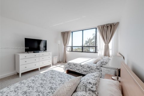 Condominio en alquiler en Miami, Florida, 3 dormitorios, 225.2 m2 № 1742372 - foto 19