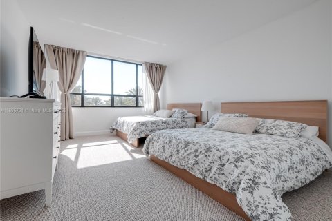 Condominio en alquiler en Miami, Florida, 3 dormitorios, 225.2 m2 № 1742372 - foto 18