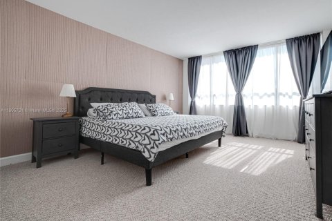 Condominio en alquiler en Miami, Florida, 3 dormitorios, 225.2 m2 № 1742372 - foto 21