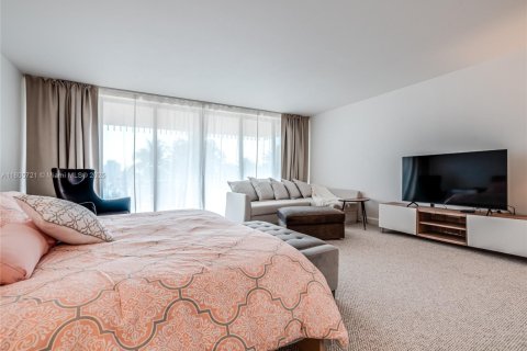 Condominio en alquiler en Miami, Florida, 3 dormitorios, 225.2 m2 № 1742372 - foto 30