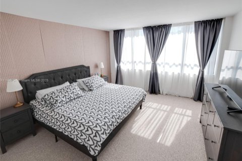 Condominio en alquiler en Miami, Florida, 3 dormitorios, 225.2 m2 № 1742372 - foto 22