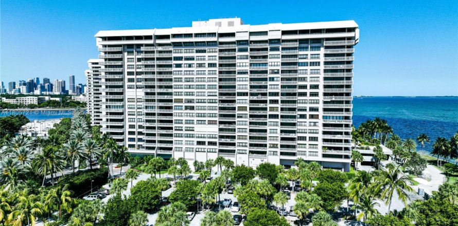 Condominio en Miami, Florida, 3 dormitorios № 1742372