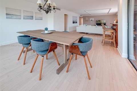 Condominio en alquiler en Miami, Florida, 3 dormitorios, 225.2 m2 № 1742372 - foto 4