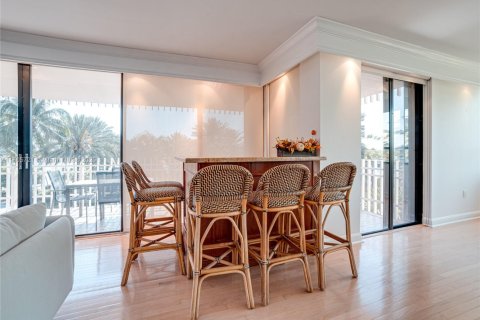Condominio en alquiler en Miami, Florida, 3 dormitorios, 225.2 m2 № 1742372 - foto 6