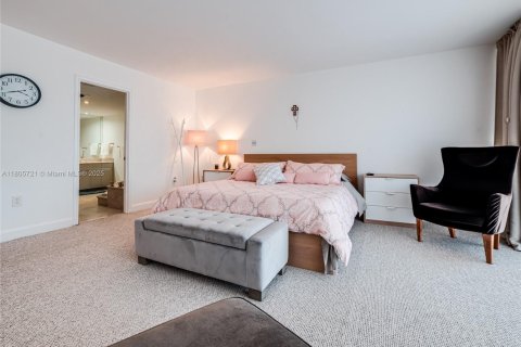 Condominio en alquiler en Miami, Florida, 3 dormitorios, 225.2 m2 № 1742372 - foto 28