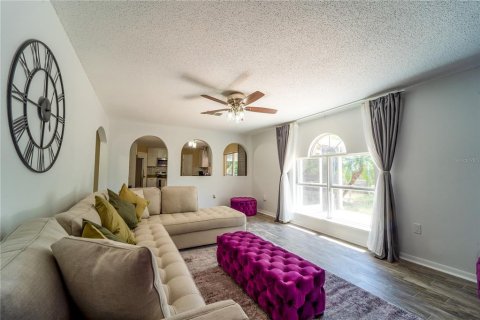 Villa ou maison à louer à Wesley Chapel, Floride: 4 chambres, 204.38 m2 № 1644715 - photo 3