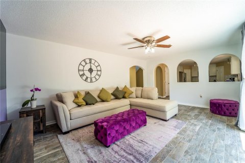 Villa ou maison à louer à Wesley Chapel, Floride: 4 chambres, 204.38 m2 № 1644715 - photo 5
