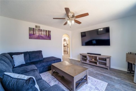 Villa ou maison à louer à Wesley Chapel, Floride: 4 chambres, 204.38 m2 № 1644715 - photo 12