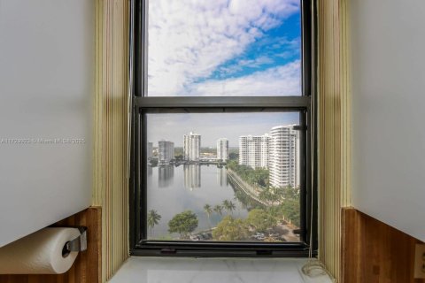 Condominio en venta en Aventura, Florida, 2 dormitorios, 96.9 m2 № 1860272 - foto 12