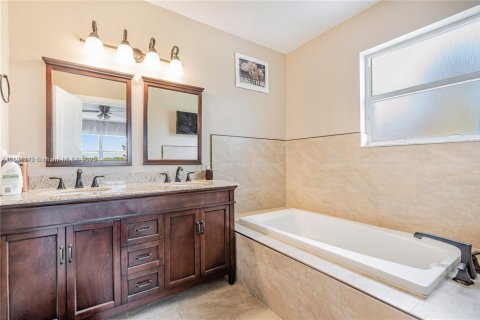 Снять в аренду виллу или дом в Корал-Спрингс, Флорида 3 спальни, 152.27м2, № 1946967 - фото 14