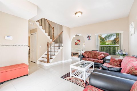 Снять в аренду виллу или дом в Корал-Спрингс, Флорида 3 спальни, 152.27м2, № 1946967 - фото 4