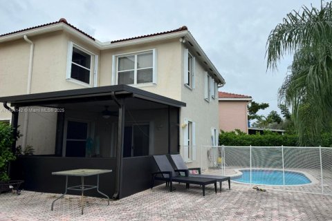 Снять в аренду виллу или дом в Корал-Спрингс, Флорида 3 спальни, 152.27м2, № 1946967 - фото 7