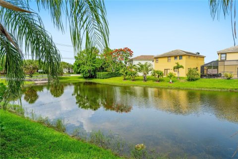 Снять в аренду виллу или дом в Корал-Спрингс, Флорида 3 спальни, 152.27м2, № 1946967 - фото 18