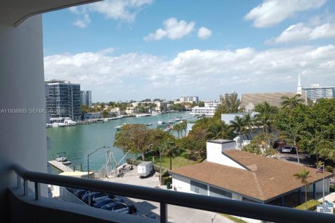 Copropriété à vendre à Miami Beach, Floride: 1 chambre, 76.18 m2 № 1996460 - photo 16