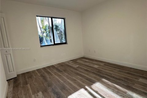 House in Homestead, Florida 3 bedrooms, 122.91 sq.m. № 1890394 - photo 12