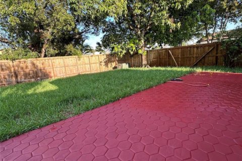 House in Homestead, Florida 3 bedrooms, 122.91 sq.m. № 1890394 - photo 28