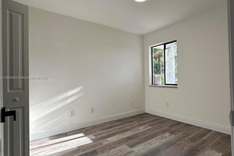 House in Homestead, Florida 3 bedrooms, 122.91 sq.m. № 1890394 - photo 14