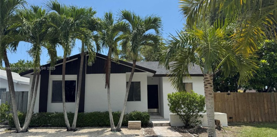 House in Homestead, Florida 3 bedrooms, 122.91 sq.m. № 1890394
