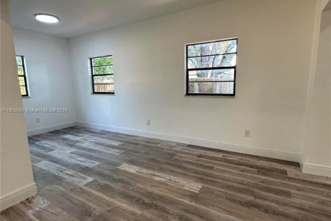 House in Homestead, Florida 3 bedrooms, 122.91 sq.m. № 1890394 - photo 19