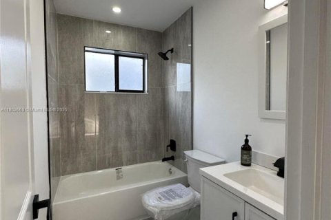House in Homestead, Florida 3 bedrooms, 122.91 sq.m. № 1890394 - photo 8
