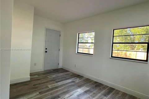 House in Homestead, Florida 3 bedrooms, 122.91 sq.m. № 1890394 - photo 21