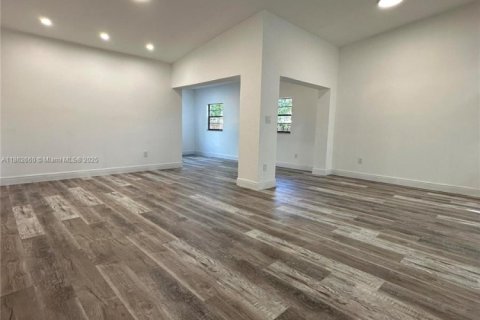 House in Homestead, Florida 3 bedrooms, 122.91 sq.m. № 1890394 - photo 18