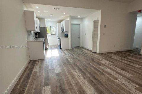 House in Homestead, Florida 3 bedrooms, 122.91 sq.m. № 1890394 - photo 6