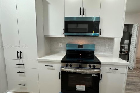 House in Homestead, Florida 3 bedrooms, 122.91 sq.m. № 1890394 - photo 7