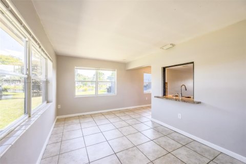 House in Sunrise, Florida 2 bedrooms, 105.82 sq.m. № 1944021 - photo 7