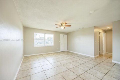 House in Sunrise, Florida 2 bedrooms, 105.82 sq.m. № 1944021 - photo 12