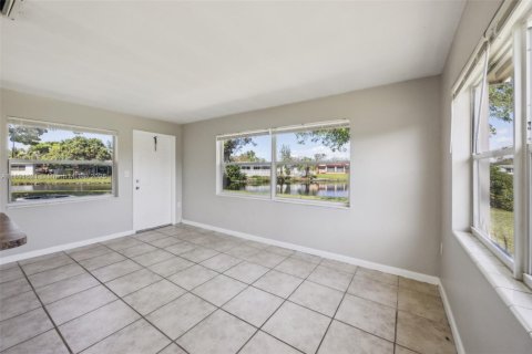 House in Sunrise, Florida 2 bedrooms, 105.82 sq.m. № 1944021 - photo 11