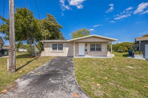 House in Sunrise, Florida 2 bedrooms, 105.82 sq.m. № 1944021 - photo 1
