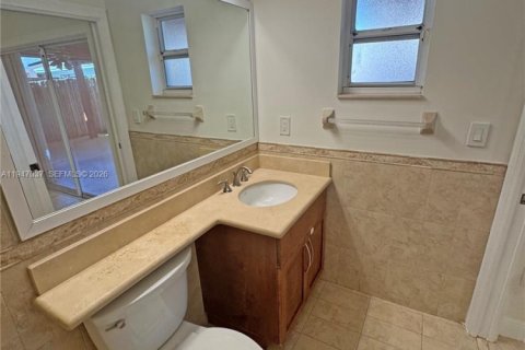 House in Cutler Bay, Florida 3 bedrooms, 108.32 sq.m. № 2003237 - photo 25