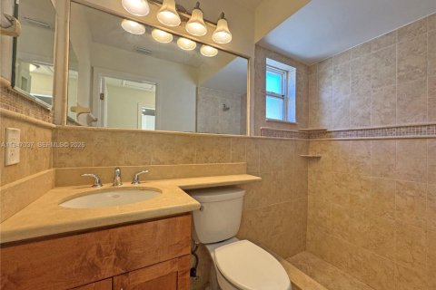 House in Cutler Bay, Florida 3 bedrooms, 108.32 sq.m. № 2003237 - photo 7