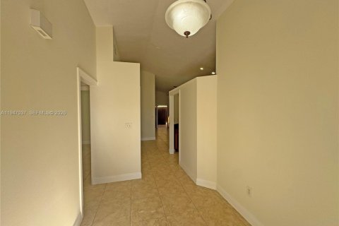 House in Cutler Bay, Florida 3 bedrooms, 108.32 sq.m. № 2003237 - photo 2