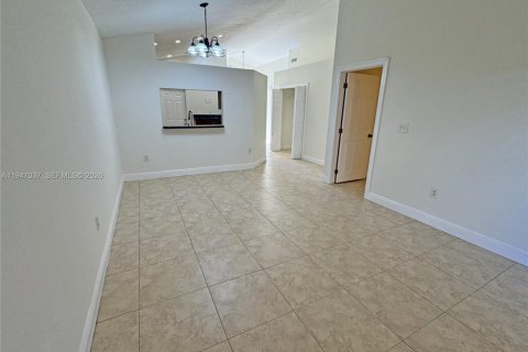 House in Cutler Bay, Florida 3 bedrooms, 108.32 sq.m. № 2003237 - photo 20