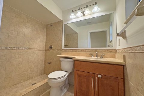 House in Cutler Bay, Florida 3 bedrooms, 108.32 sq.m. № 2003237 - photo 24