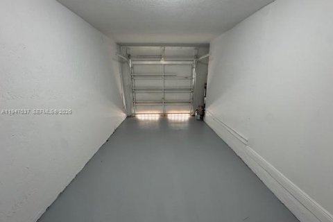 House in Cutler Bay, Florida 3 bedrooms, 108.32 sq.m. № 2003237 - photo 26