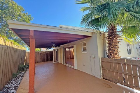 House in Cutler Bay, Florida 3 bedrooms, 108.32 sq.m. № 2003237 - photo 28