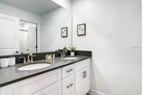 Townhouse in Kissimmee, Florida 4 bedrooms, 176.7 sq.m. № 2125311 - photo 22