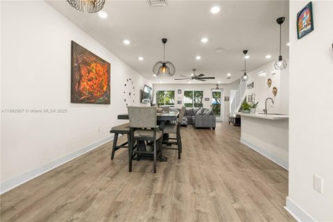 Touwnhouse à vendre à Doral, Floride: 3 chambres, 157.19 m2 № 1945217 - photo 9