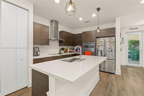 Touwnhouse à vendre à Doral, Floride: 3 chambres, 157.19 m2 № 1945217 - photo 6